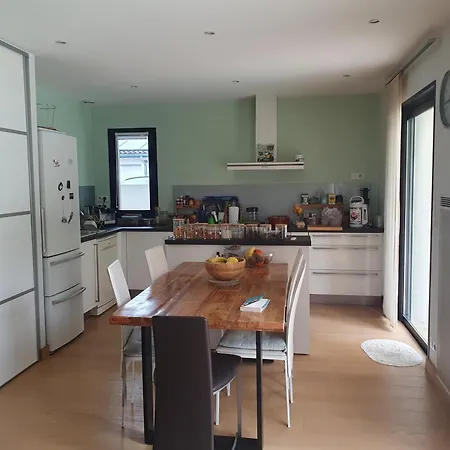 Avec Piscine Биарриц