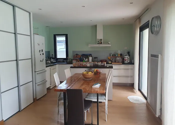 Avec Piscine 比亚里茨